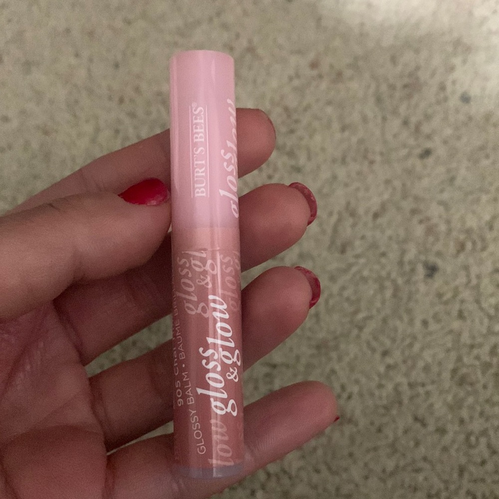 Brand new Burt’s Bees glossy balm in chai time 905!
